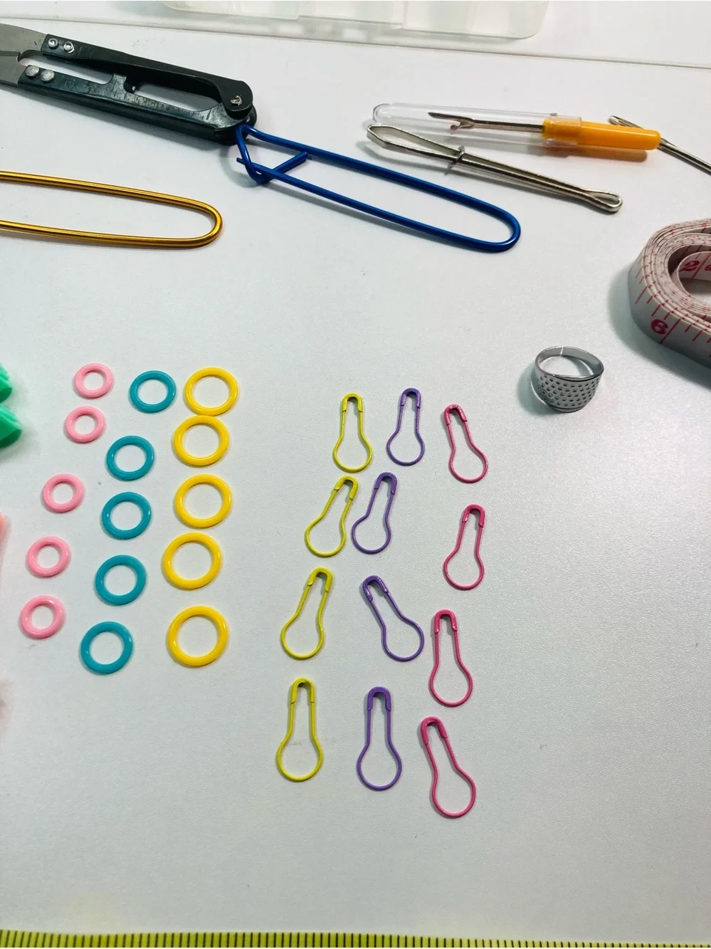 NEW Knit Notions Kit w/ Scissors, Knitting Tools, Colorful Stitch Markers +CASE